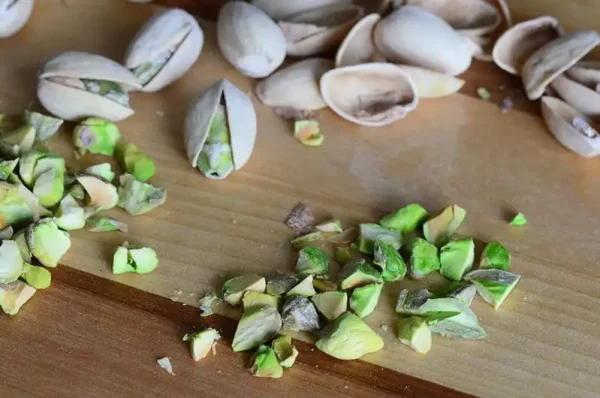خرید گرانول پسته برای قنادی
