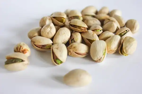 خرید مغز پسته دندانه سبز رنگ و پاک شده