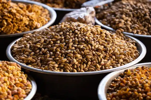 خرید دندانه مغز پسته ارزان برای قنادی