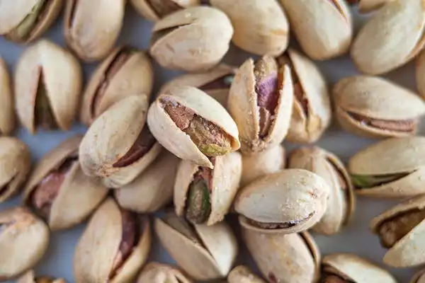 خرید مغز پسته اکبری سبز و تازه