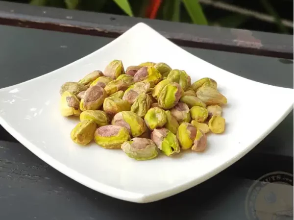 خرید دندانه مغز پسته ارزان برای قنادی